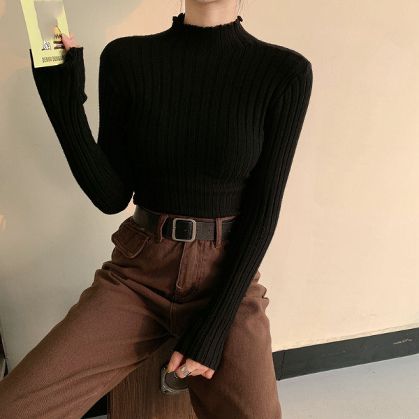 Jelenlegi női blúzos modell félmagas gallérral