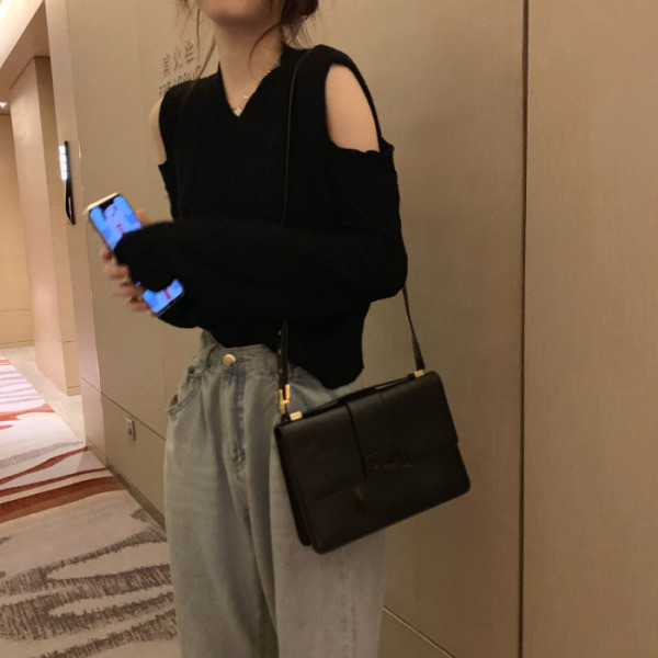 Női topikus blúz két színben, spitz nyakkivágással és csupasz vállakkal