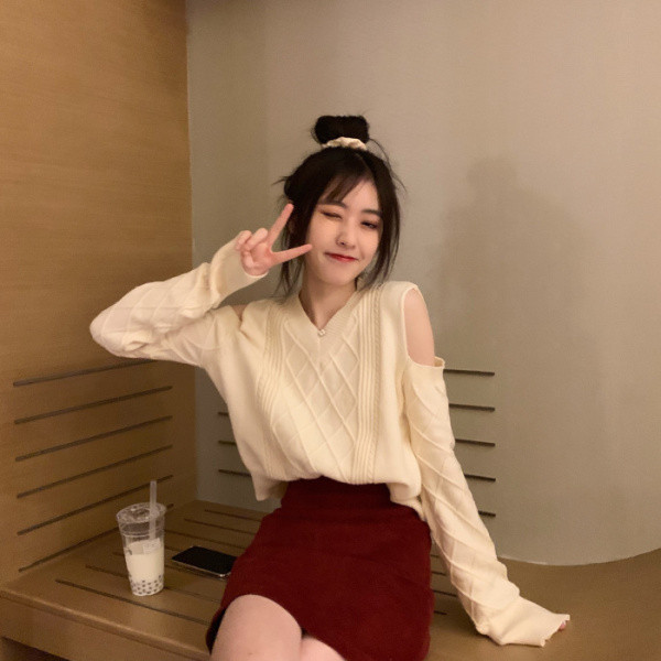 Női topikus blúz két színben, spitz nyakkivágással és csupasz vállakkal