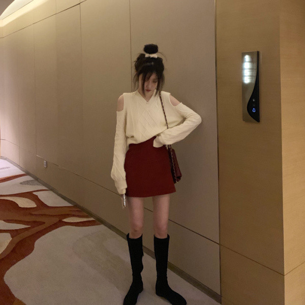 Női topikus blúz két színben, spitz nyakkivágással és csupasz vállakkal