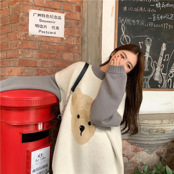 Γυναικείο casual πουλόβερ με ωοειδές ντεκολτέ και animal print