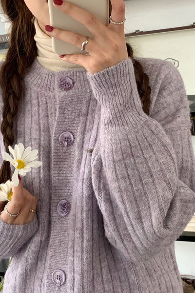 Aktuális, hosszú női kardigán két színben, ovális nyakkivágással