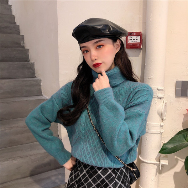 Modern női pulóver magas gallérral, három színben