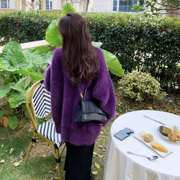 Női aktuális, hosszú pehely pulóver, lila színben