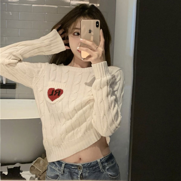 Női rövid, fehér blúz ovális nyakkivágással