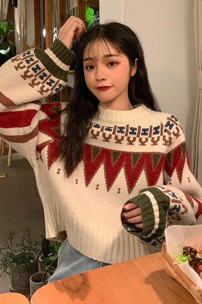 Γυναικείο casual σύντομο πουλόβερ με οβάλ λαιμόκοψη σε δύο χρώματα