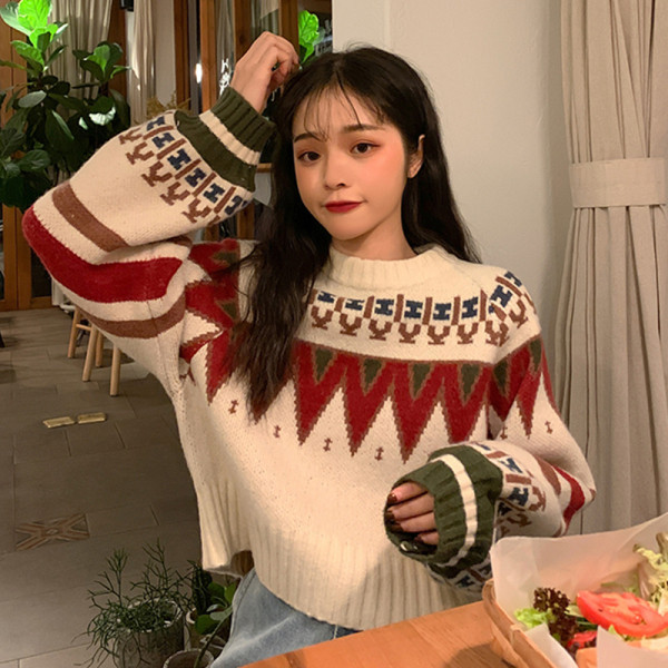 Γυναικείο casual σύντομο πουλόβερ με οβάλ λαιμόκοψη σε δύο χρώματα