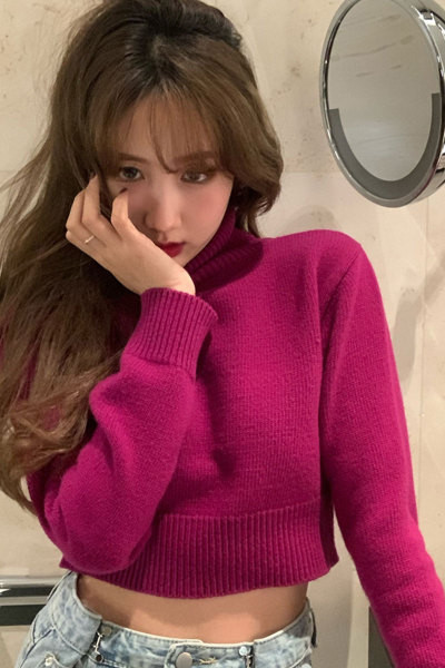 Női rövid pulóver magas gallérral, két színben