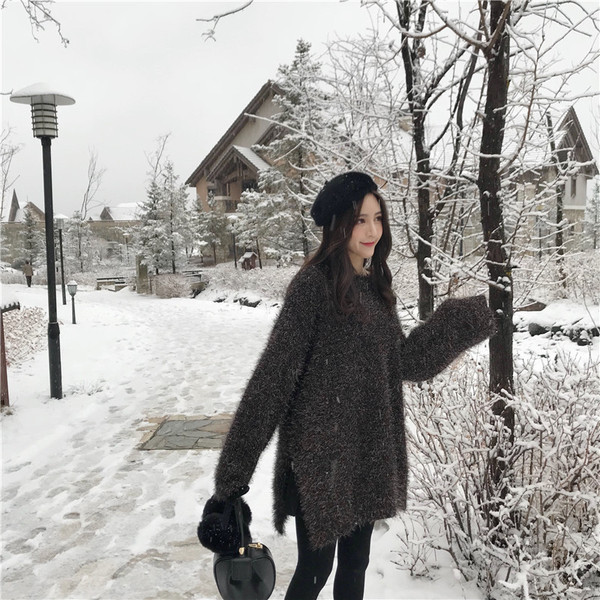 Γυναικείο κομψό πουλόβερ με οβάλ λαιμόκοψη