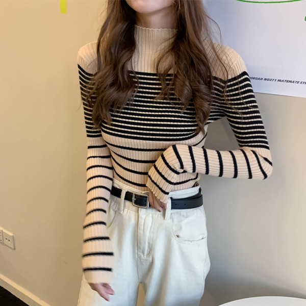 Naiste vabaaja pluusiga liibuv mudel kolmes värvitoonis