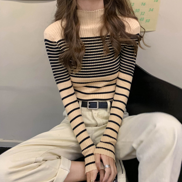 Naiste vabaaja pluusiga liibuv mudel kolmes värvitoonis