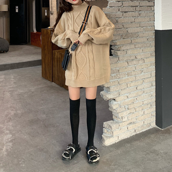 Modern női pulóver félmagas gallérral, két színben