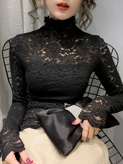 Дамска дантелена пролетна блуза с висока яка в черен и бял цвят