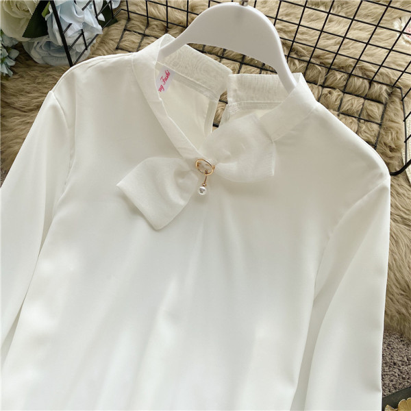 Стилна дамска риза от шифон с панделка на яката и дълъг ръкав в бял цвят