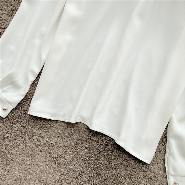 Стилна дамска риза от шифон с панделка на яката и дълъг ръкав в бял цвят