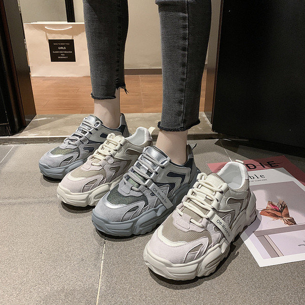 Moodsad kareda tallaga naiste sporditossud