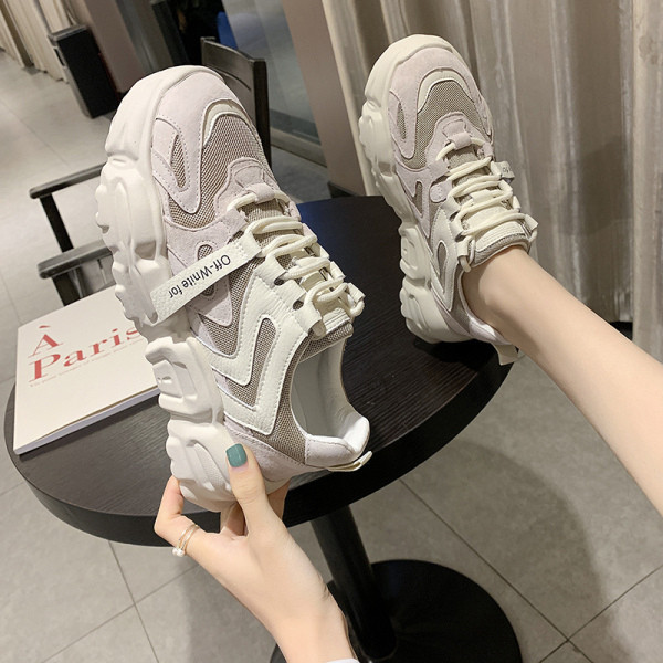 Moodsad kareda tallaga naiste sporditossud