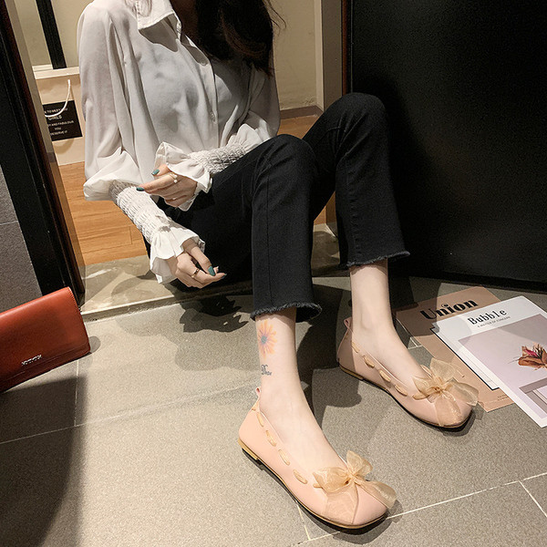 Modern női cipő tüll szalaggal