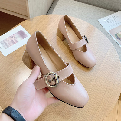 Retro női cipő vastag sarkú fém csattal