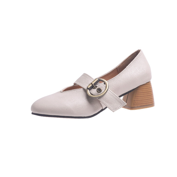 Retro női cipő vastag sarkú fém csattal