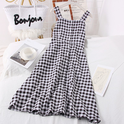 Női kockás ruha gombokkal és pántokkal