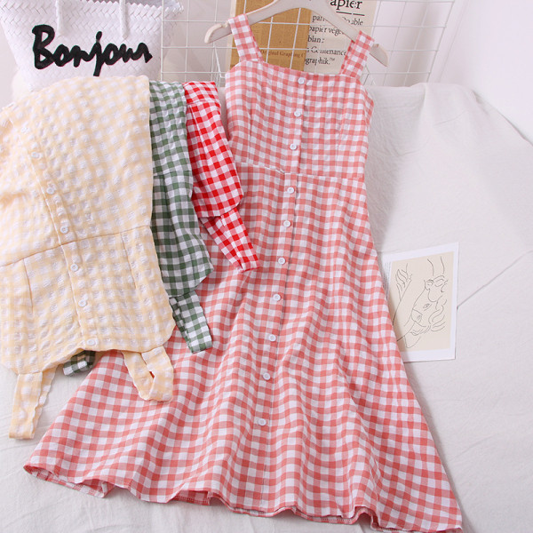 Női kockás ruha gombokkal és pántokkal