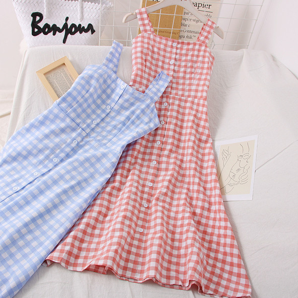 Női kockás ruha gombokkal és pántokkal