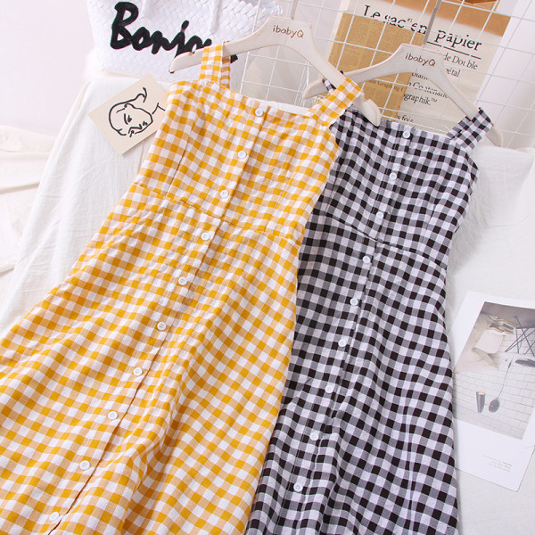 Női kockás ruha gombokkal és pántokkal