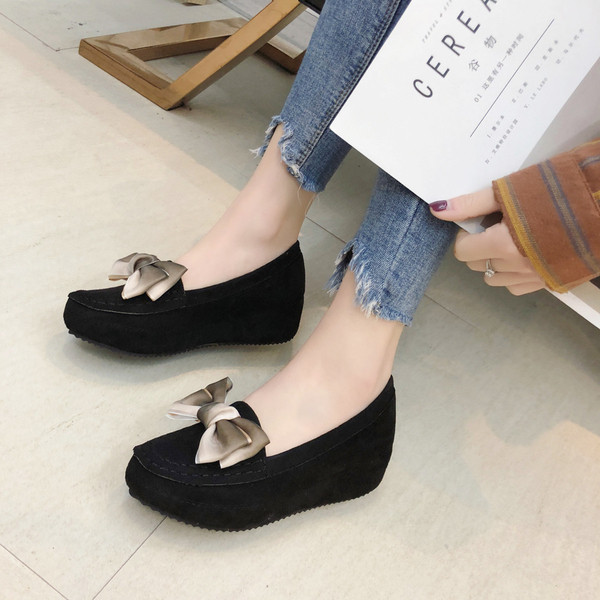 Moderne ženske mokasine s 3D trakom i platformom