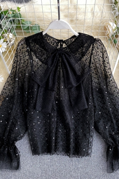 Modern női csipke ing flitterekkel és szalaggal a gallérján fekete színben