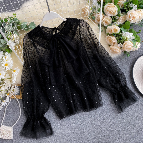 Modern női csipke ing flitterekkel és szalaggal a gallérján fekete színben