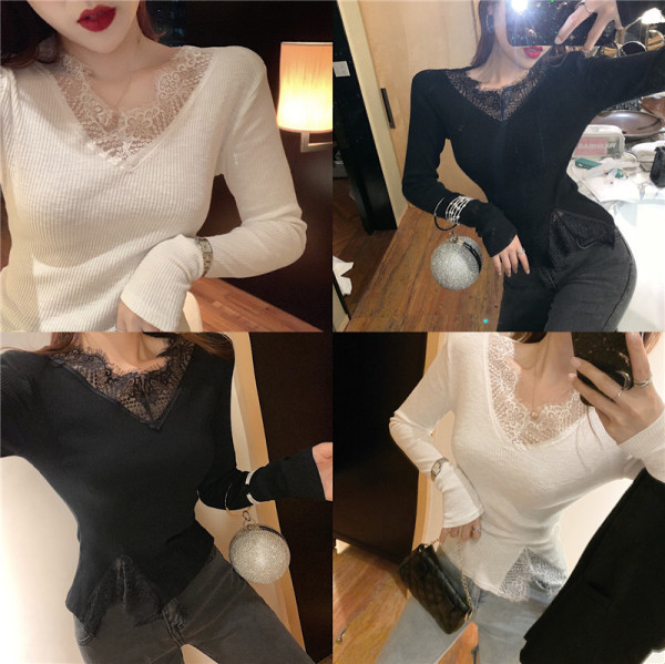 Vékony kötésből készült női blúz spitz nyakkivágással és fekete-fehér csipkével