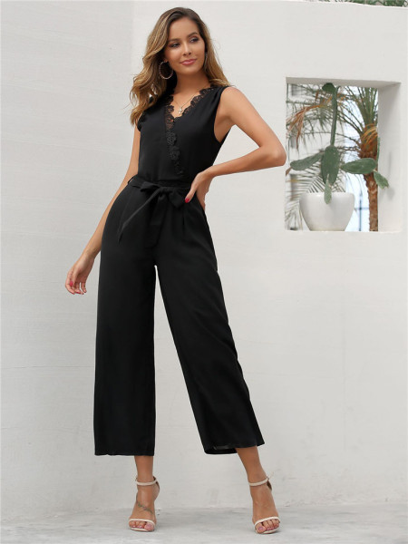 Modern női overál övvel és csipkével