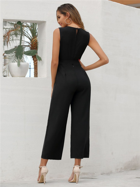 Modern női overál övvel és csipkével