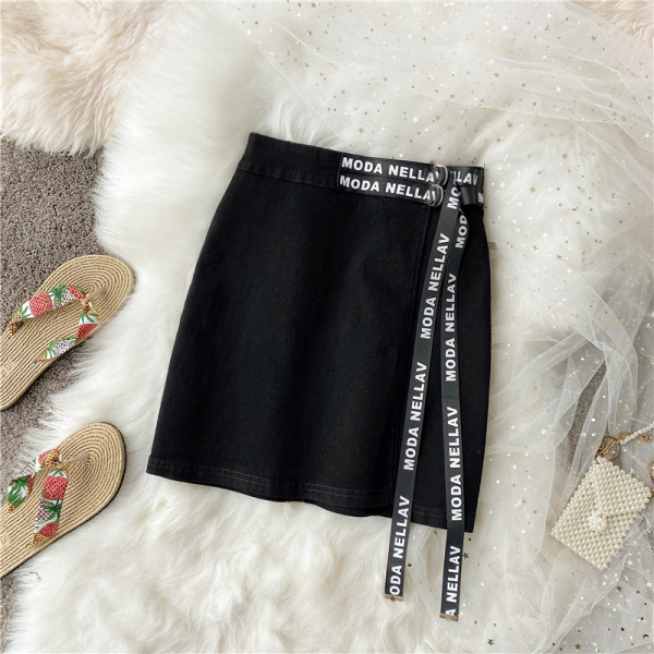 Új modell modern női szoknya magas derékkal, feliratos övvel