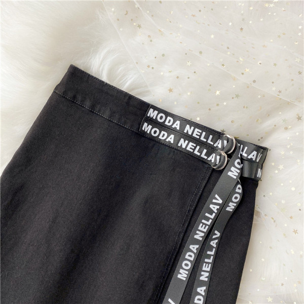 Új modell modern női szoknya magas derékkal, feliratos övvel