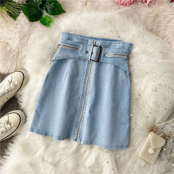 Női farmerszoknya magas derékkal, elöl cipzárral és övvel