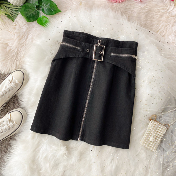 Női farmerszoknya magas derékkal, elöl cipzárral és övvel