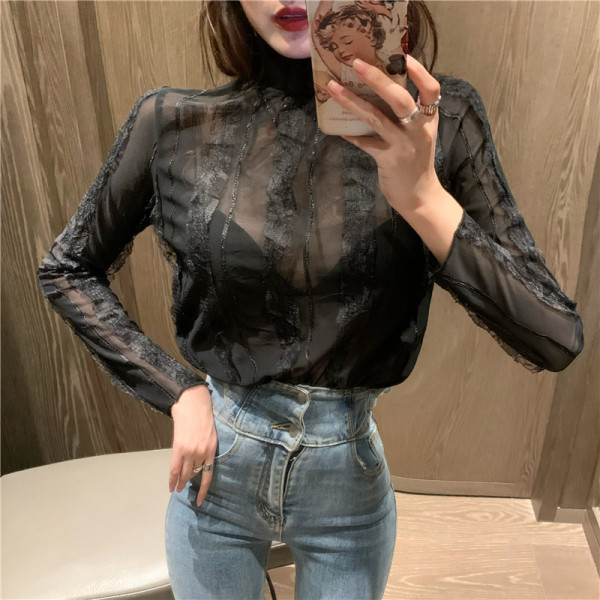 Női csipkeblúz pólógallérral, fekete és bézs színben