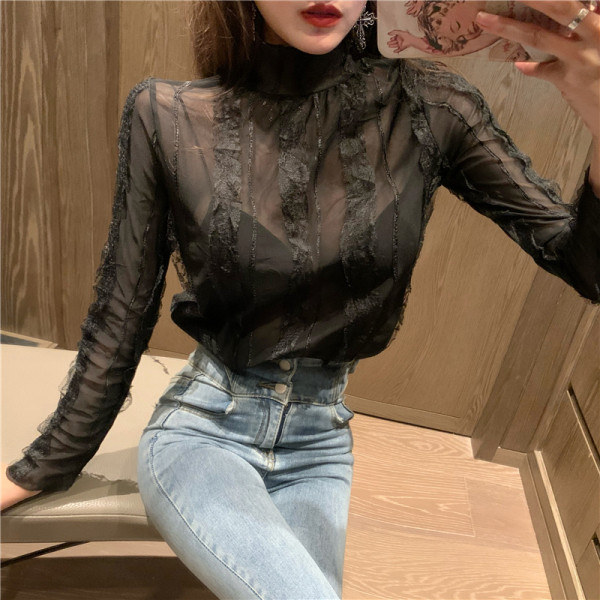 Női csipkeblúz pólógallérral, fekete és bézs színben