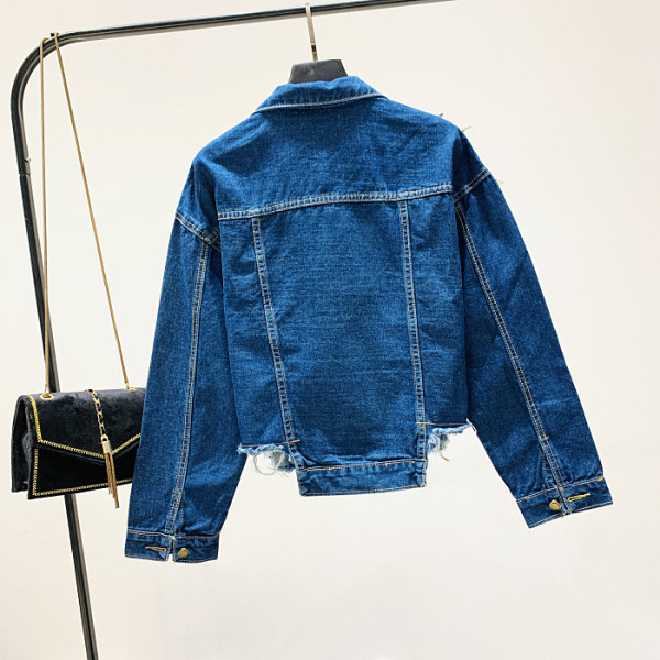 Uue mudeli lillemustriga naiste teksakrae