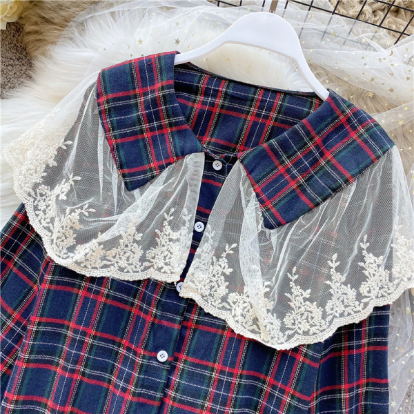 Kockás női ing hosszú ujjal és csipkével