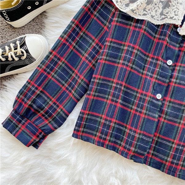 Kockás női ing hosszú ujjal és csipkével