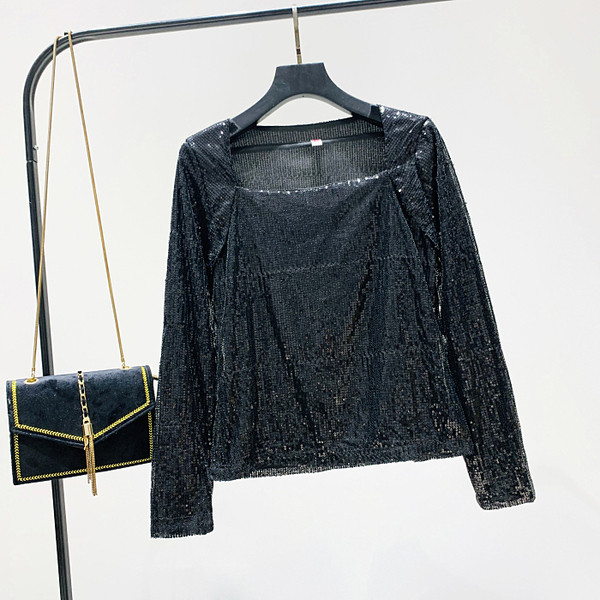 Elegáns női blúz négyzet alakú nyakkivágással és hosszú ujjal