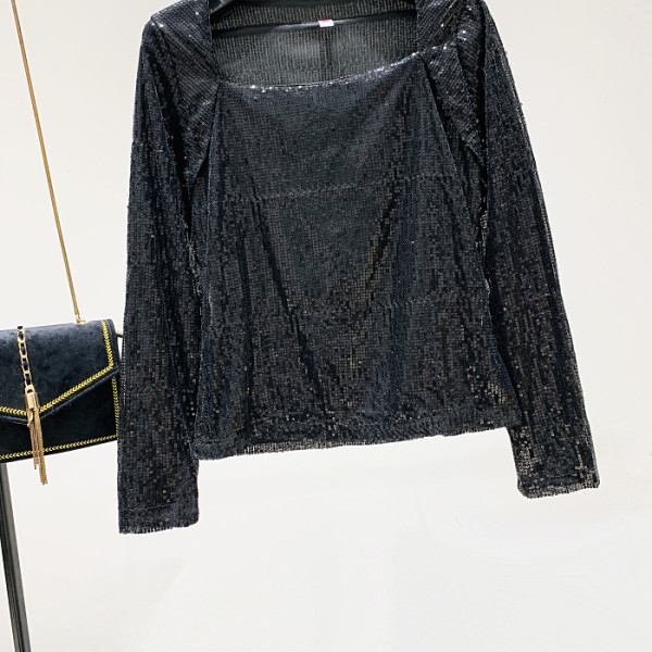 Elegáns női blúz négyzet alakú nyakkivágással és hosszú ujjal