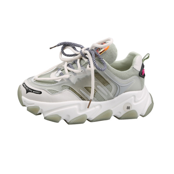 Aktuális női tornacipő durva talppal és fűzővel