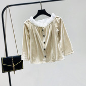 Modern női blúz ovális nyakkivágással és bársonygombokkal