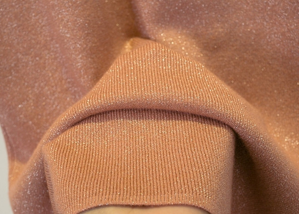 Női téli kötött ruha pólógallérral, hosszú ujjal és fényes hatású