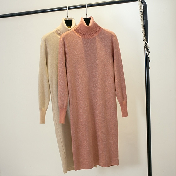 Női téli kötött ruha pólógallérral, hosszú ujjal és fényes hatású