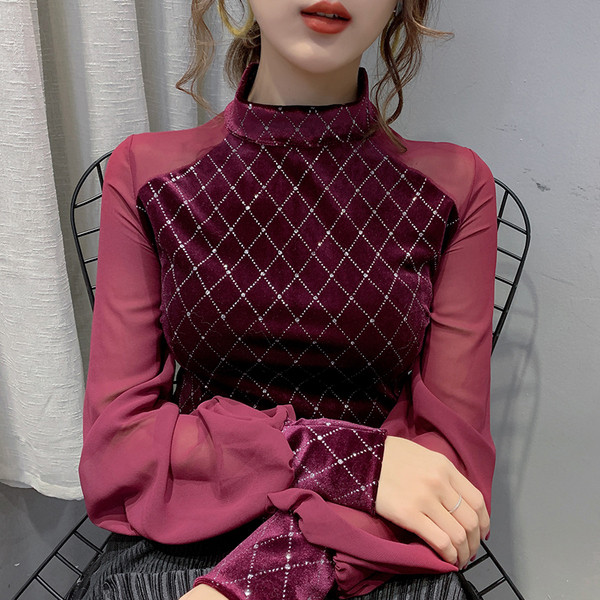 Κομψή βελούδινη γυναικεία μπλούζα με φαρδιά μανίκια και ημικυκλικό κολάρο